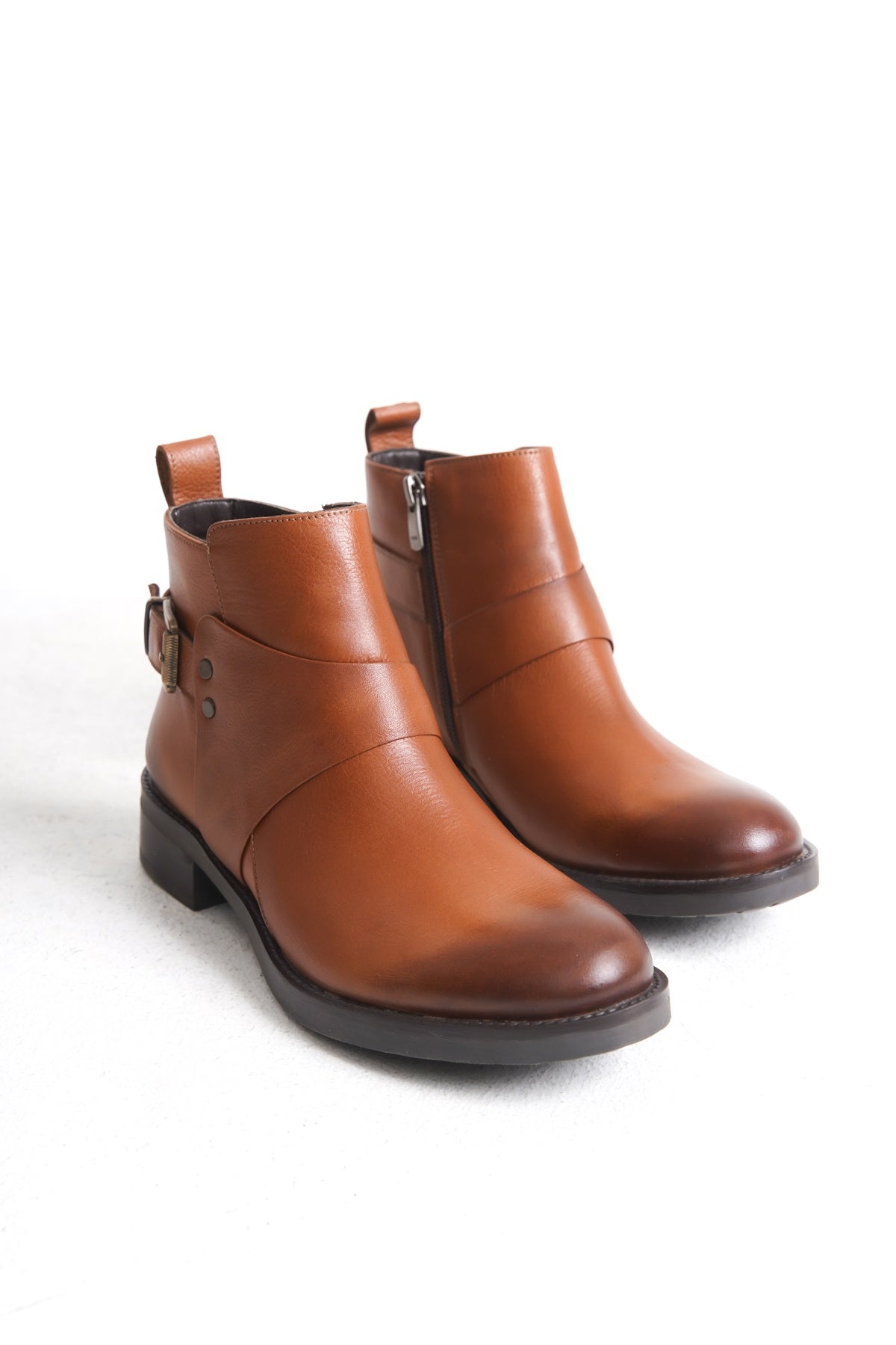 %100 Deri Kadın Topuklu Bot – El İşçiliği, Şık & Uzun Ömürlü Kahverengi Bot