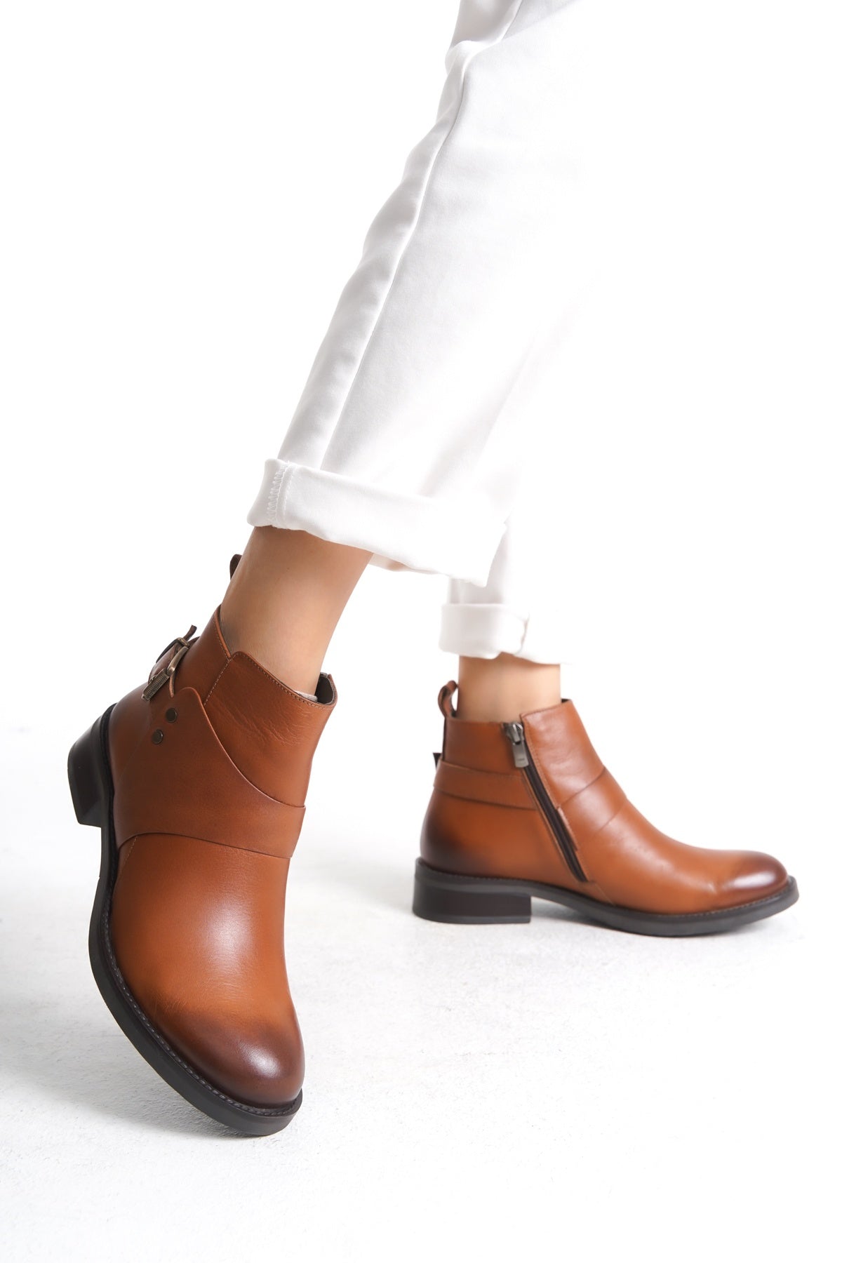 %100 Deri Kadın Topuklu Bot – El İşçiliği, Şık & Uzun Ömürlü Kahverengi Bot