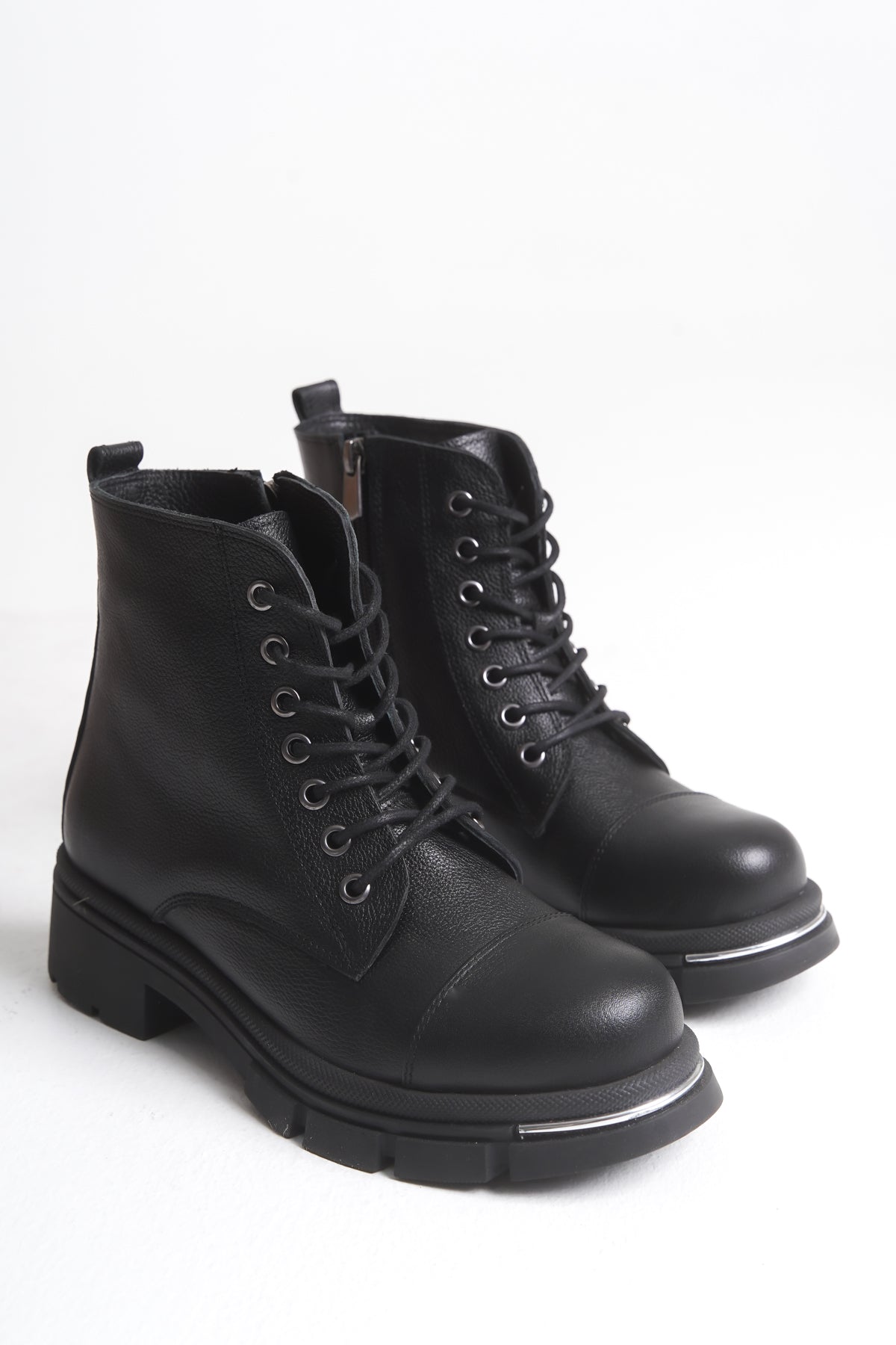 Kadın Hakiki Deri Topuklu Bot – El Yapımı, Fermuarlı, Şık Tasarım Siyah Bot | OBEN AYAKKABI