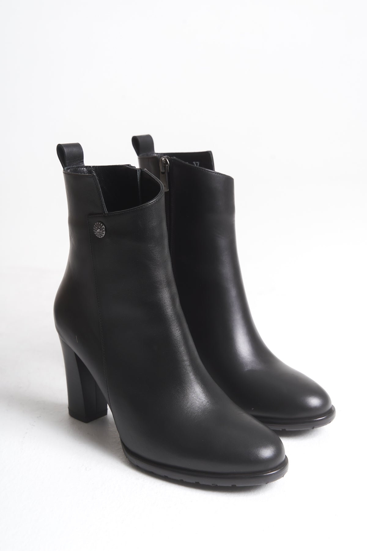 Kadın Hakiki Deri Topuklu Bot – El Yapımı, Fermuarlı, Şık Tasarım Bej | OBEN AYAKKABI