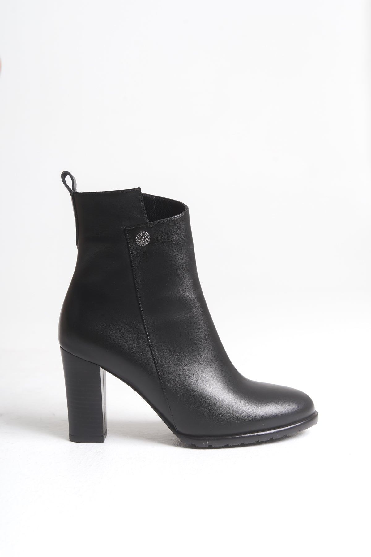 Kadın Hakiki Deri Topuklu Bot – El Yapımı, Fermuarlı, Şık Tasarım Bej | OBEN AYAKKABI