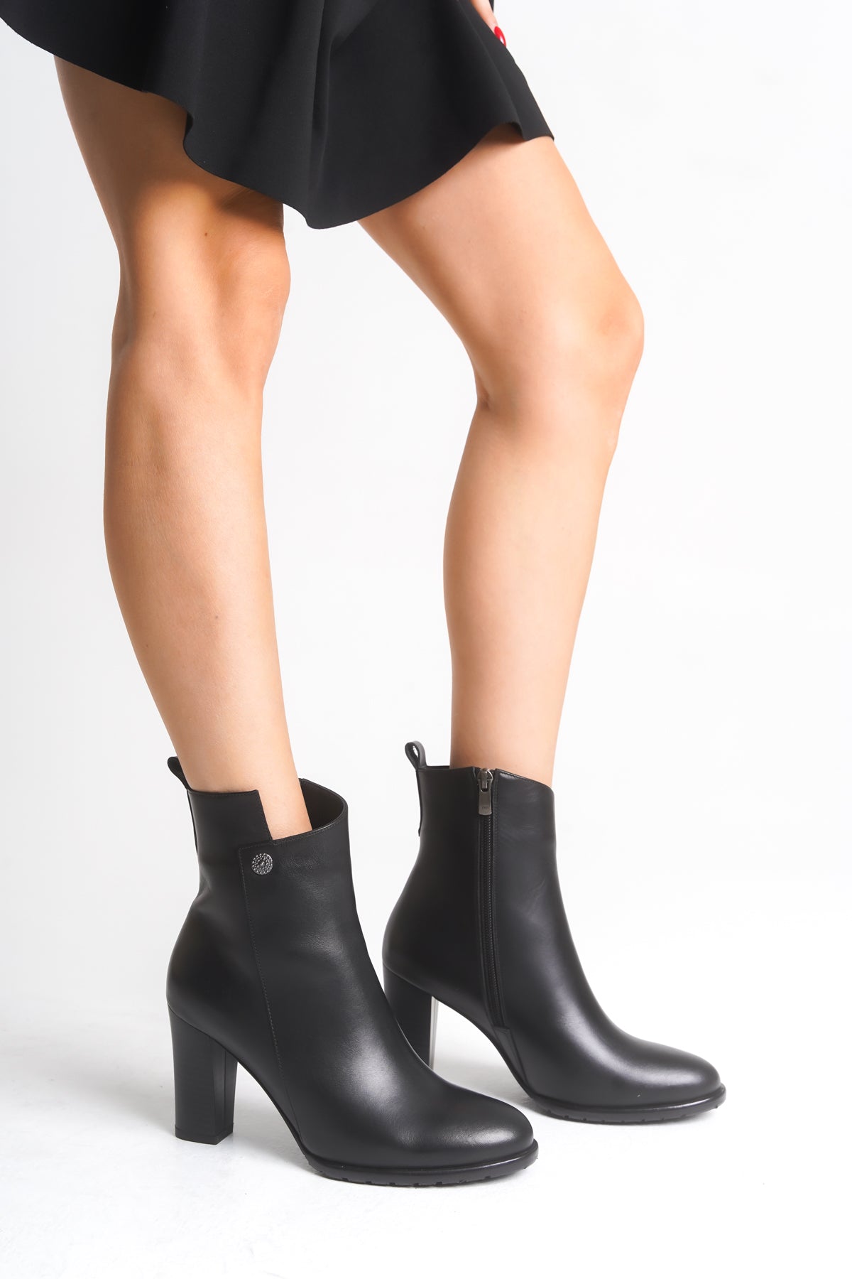 Kadın Hakiki Deri Topuklu Bot – El Yapımı, Fermuarlı, Şık Tasarım Bej | OBEN AYAKKABI