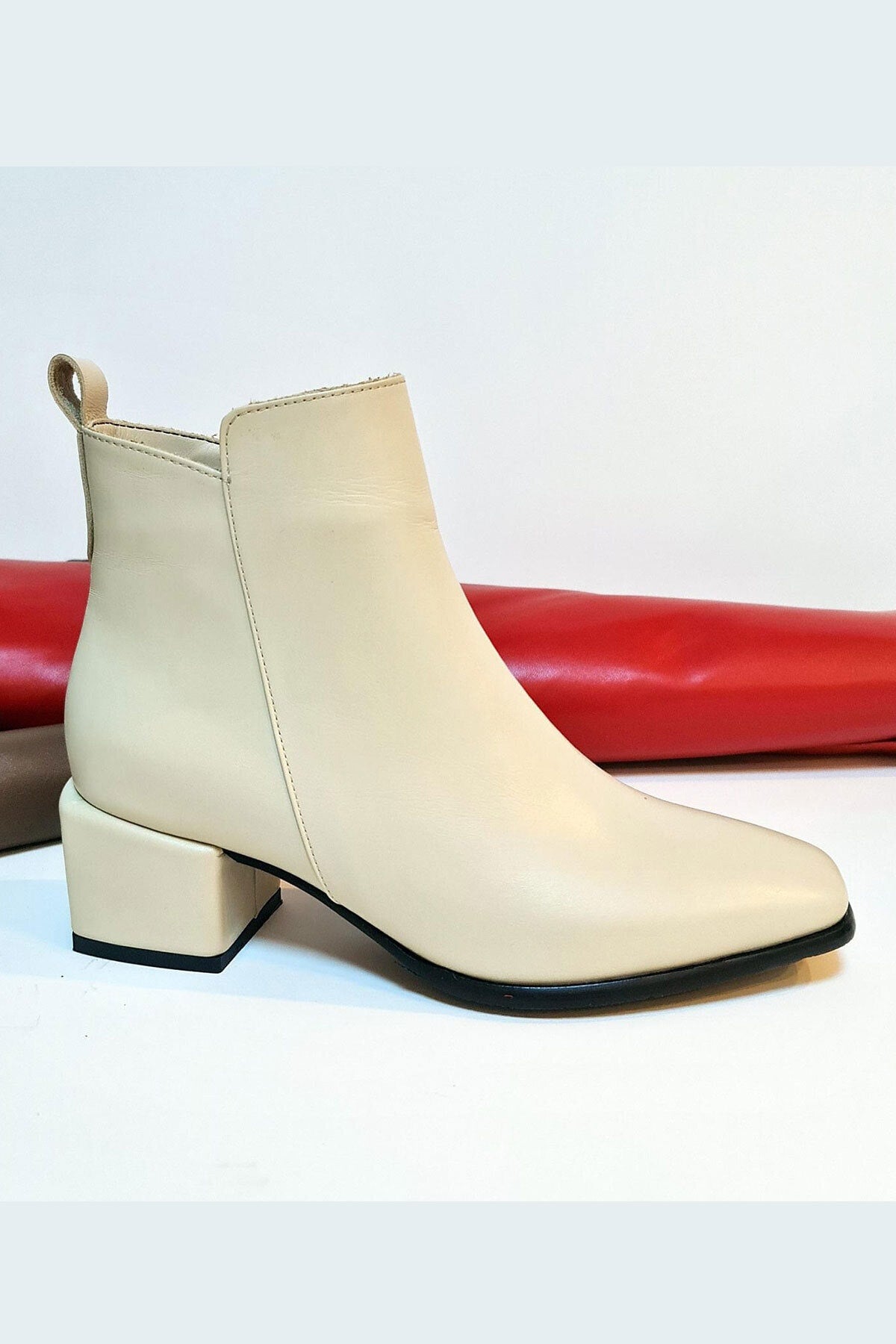 Kadın Hakiki Deri Topuklu Bot – El Yapımı, Şık Tasarım Bej Bot | OBEN AYAKKABI