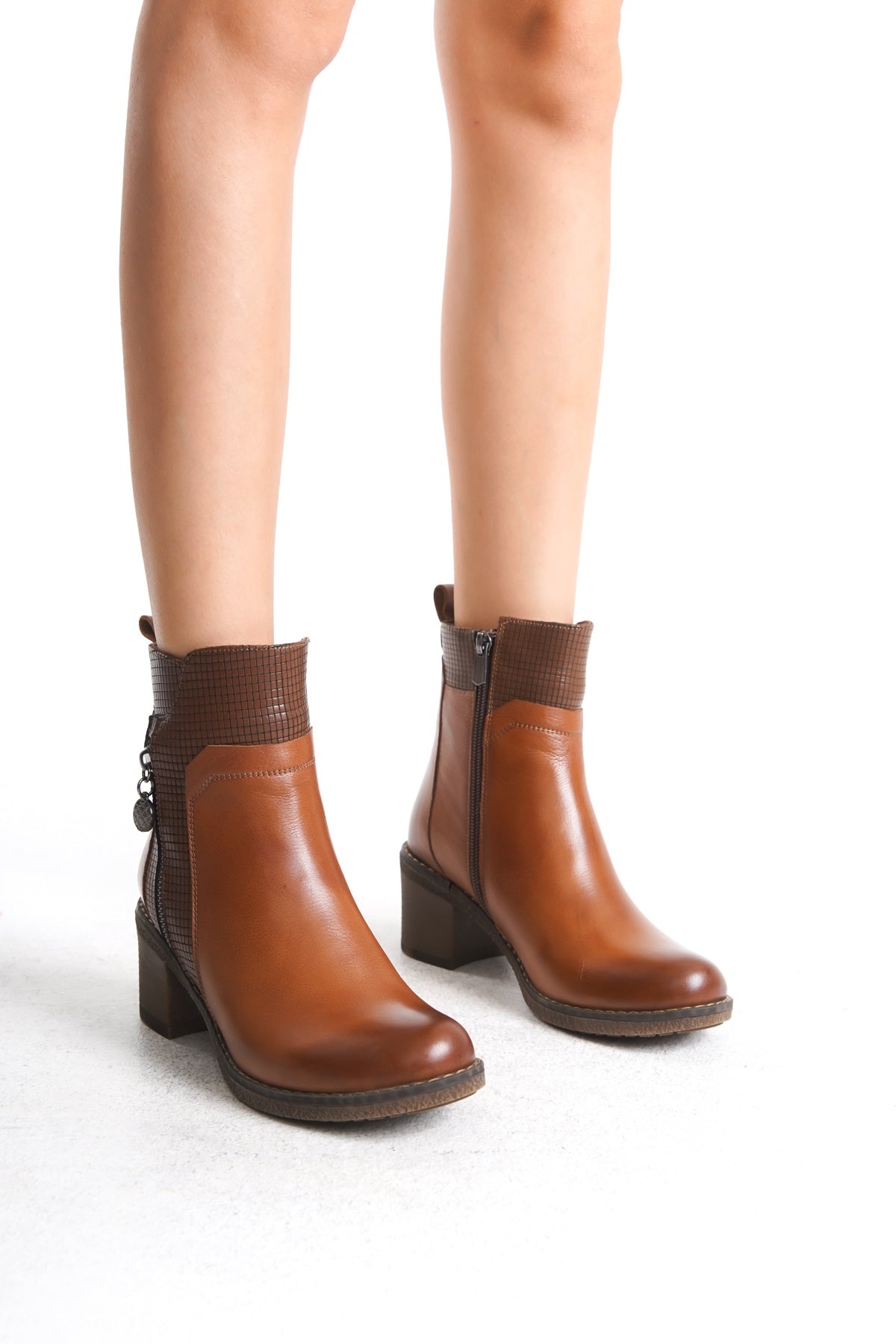 Kadın Hakiki Deri Topuklu Bot – El Yapımı, Şık Tasarım Siyah Bot | OBEN AYAKKABI