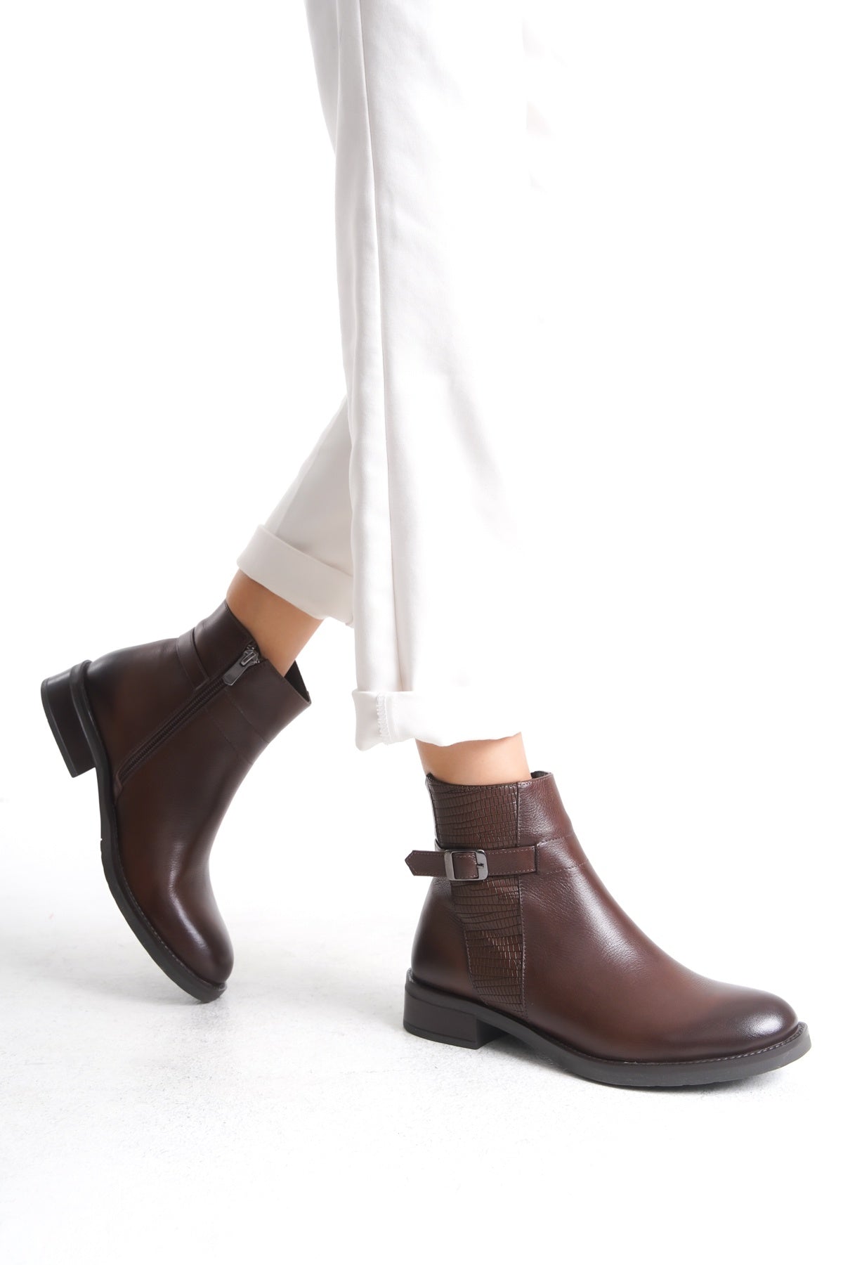 Kadın Hakiki Deri Topuklu Bot – El Yapımı, Şık Tasarım Siyah Bot | OBEN AYAKKABI