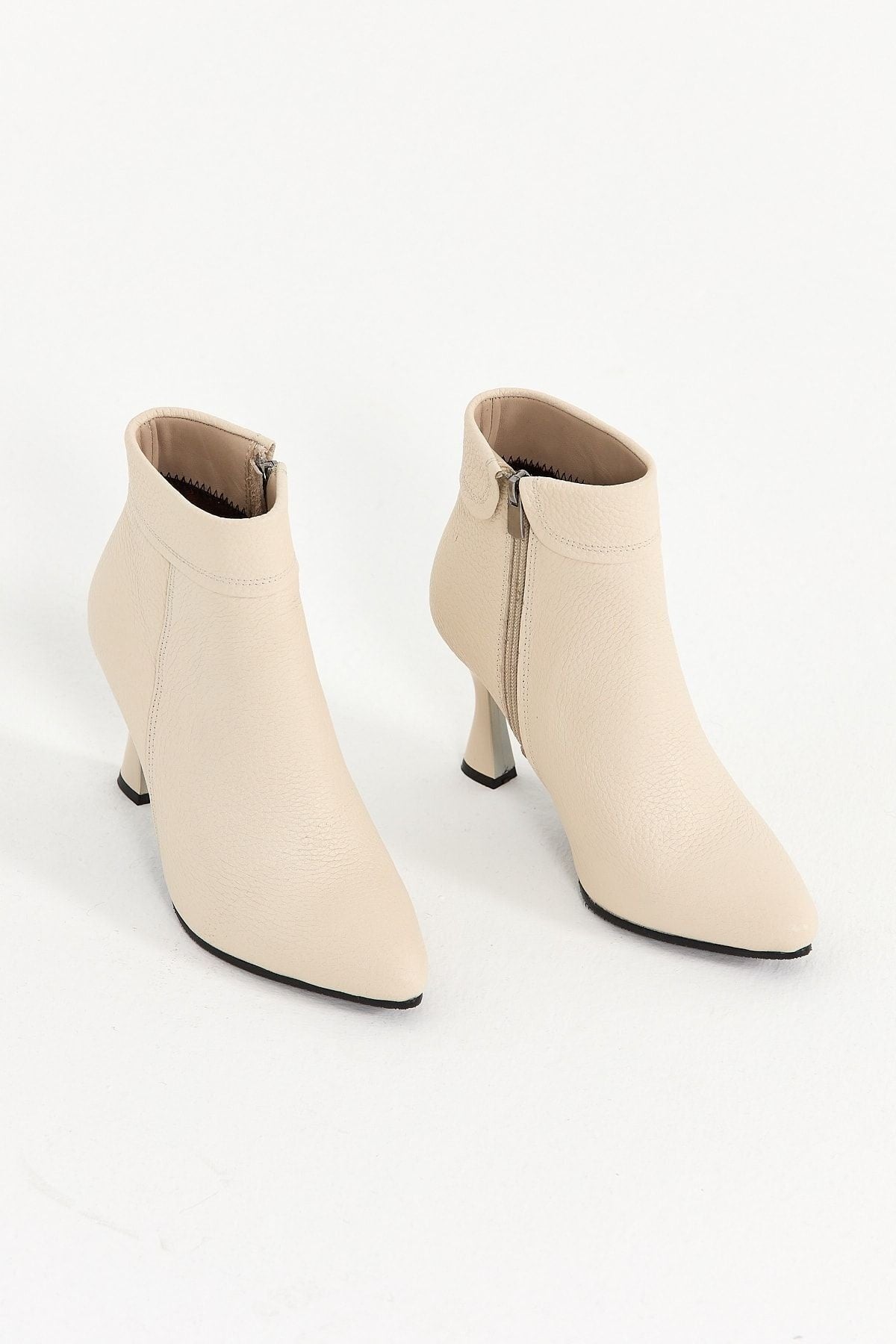 Kadın Hakiki Deri Topuklu Bot – El Yapımı, Şık Tasarım Bej Bot | OBEN AYAKKABI