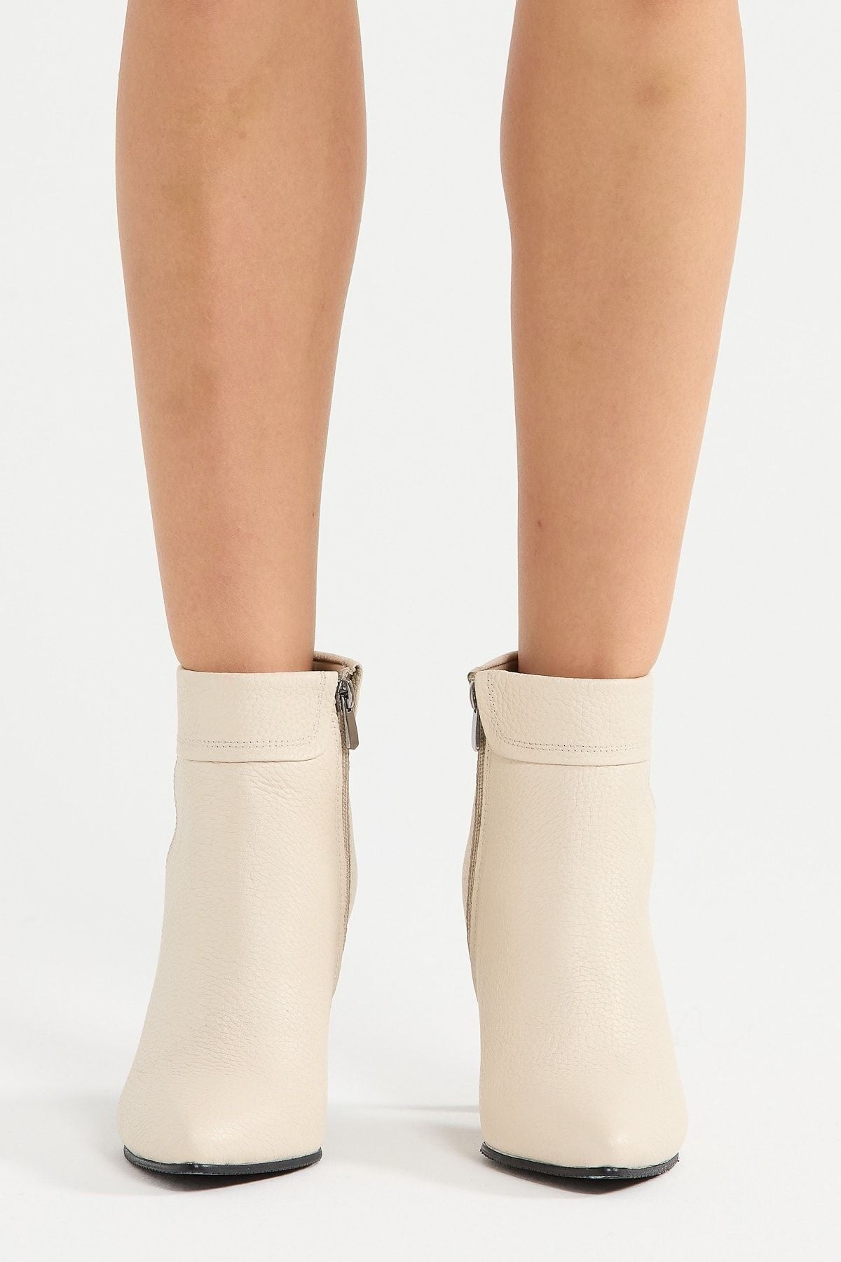 Kadın Hakiki Deri Topuklu Bot – El Yapımı, Şık Tasarım Bej Bot | OBEN AYAKKABI